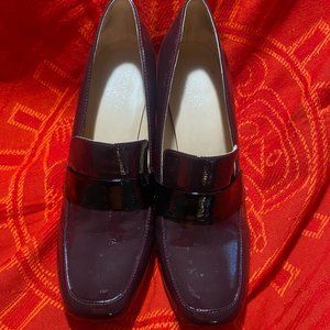 Franco Sarto Burgandy Loafer with a black strap lightly used size 9.5